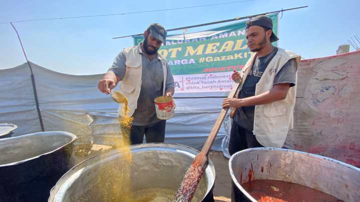 Penyaluran Makanan Siap Saji (Hot Meals)