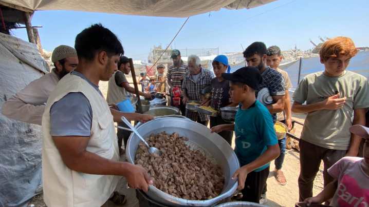Penyaluran Makanan Siap Saji (Hot Meals)